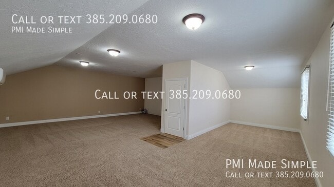 Building Photo - 3042 E Somerset Dr