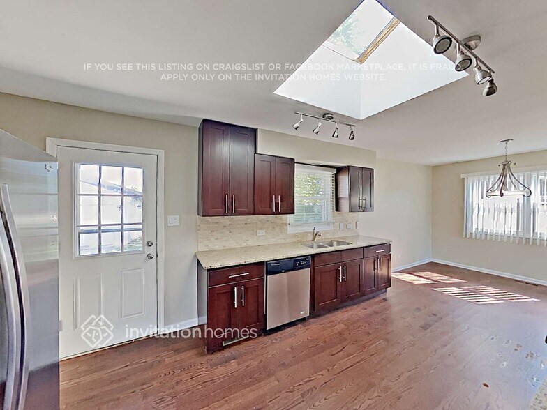 Building Photo - 8840 Hickory Dr