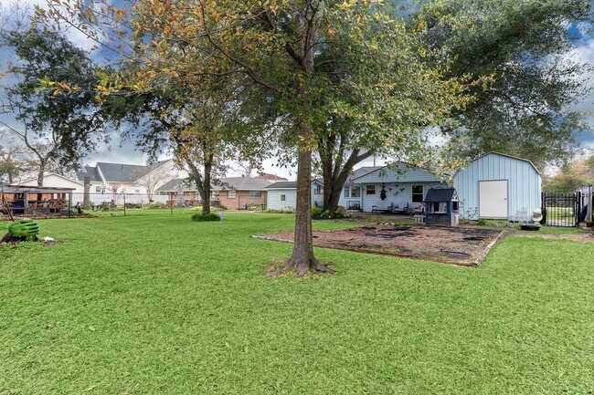 Building Photo - 4449 Shady Lake Dr