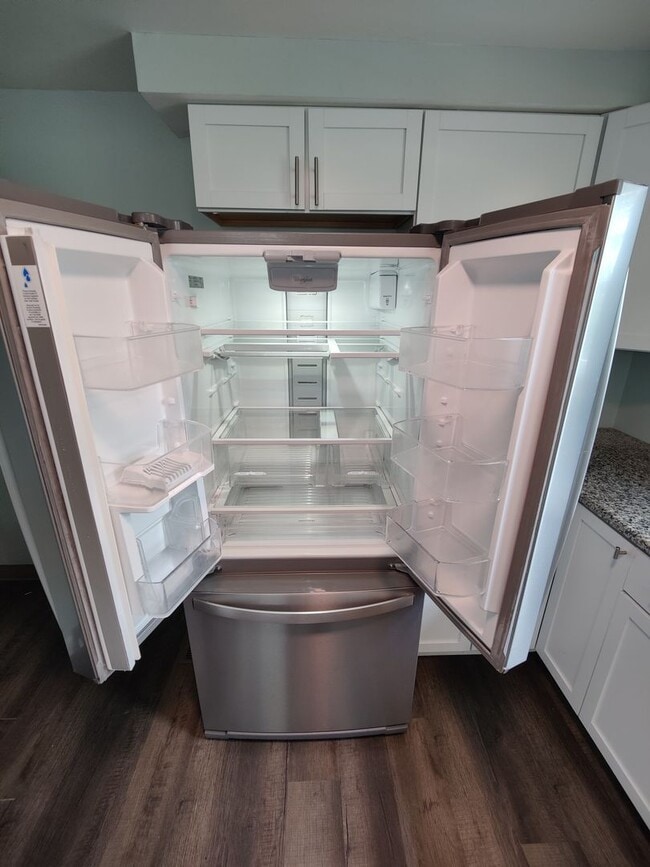 Building Photo - *Recently Updated 2BD/1.5BA Townhouse Available for Rent in West Mifflin*
