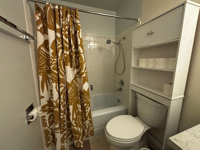 Building Photo - Furnished, Midtown One Bedroom Apartment