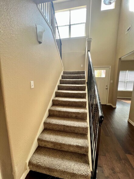 Building Photo - 615 Ridge Point Dr