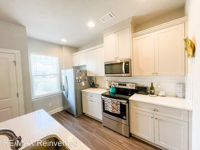 Building Photo - 2 br, 2.5 bath House - 692 Red Cedar Court