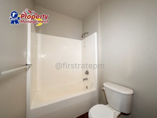 Building Photo - 272 W Mallard Dr