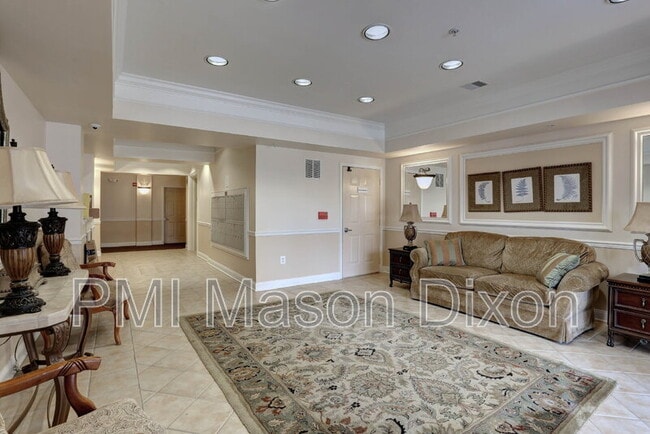 Building Photo - 5801 Clipper Ln