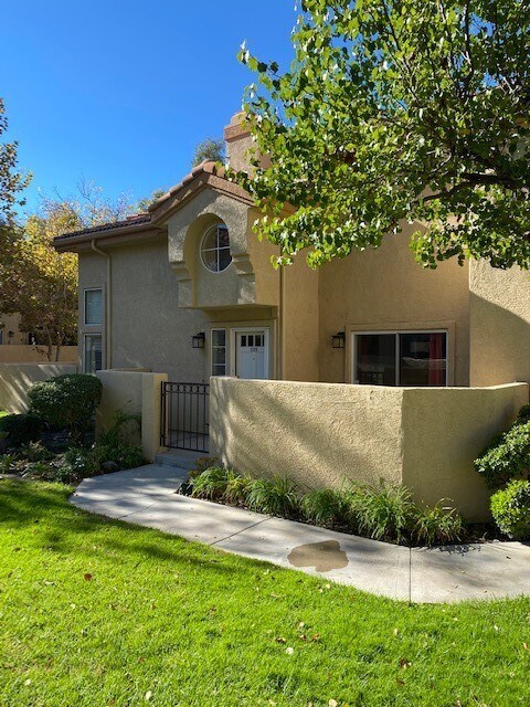 Building Photo - 23924 Arroyo Park Dr