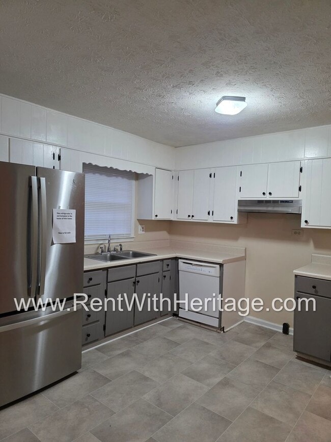 Building Photo - GREAT NEWS! 3 BEDROOM/ 2 BATH HOME WITH PARTIAL FINISHED BASEMENT