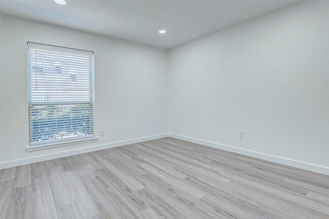Building Photo - 7555 Katy Fwy