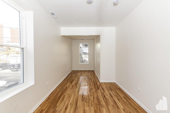 Building Photo - 1638 W 18th Pl