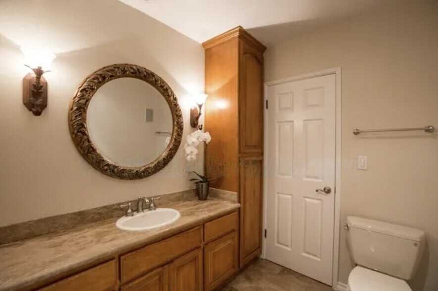 Bathroom 1 - 11970 Montana Ave