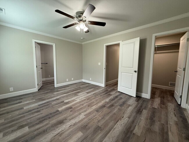 Building Photo - 845 Alley Dr