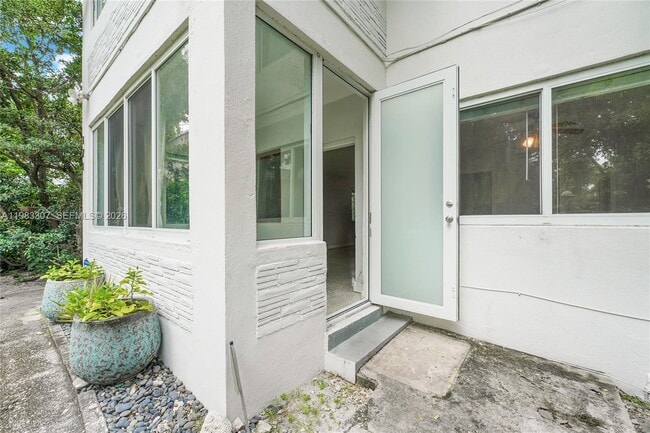 Building Photo - 171 NE 46th St