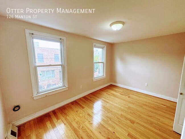 Building Photo - 126 Manton St