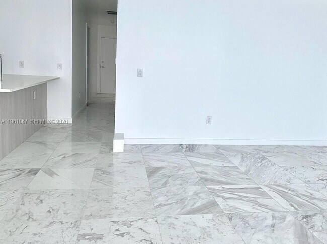 Building Photo - 480 NE 31st St