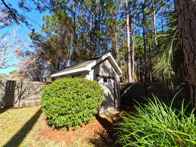 Building Photo - 998 Fay Dr