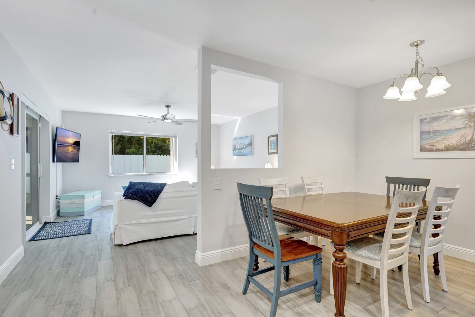 Building Photo - 2374 Poinciana Dr