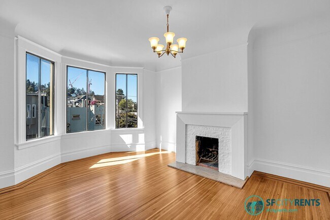 Building Photo - Cole Valley: Top Floor Edwardian Flat w/ F...