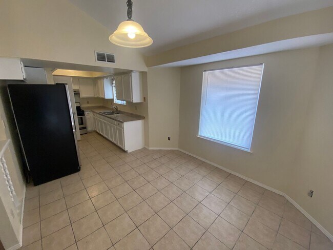 Building Photo - EASTSIDE HOME FOR RENT