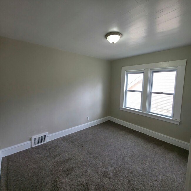 Building Photo - 1394 Larchmont Rd