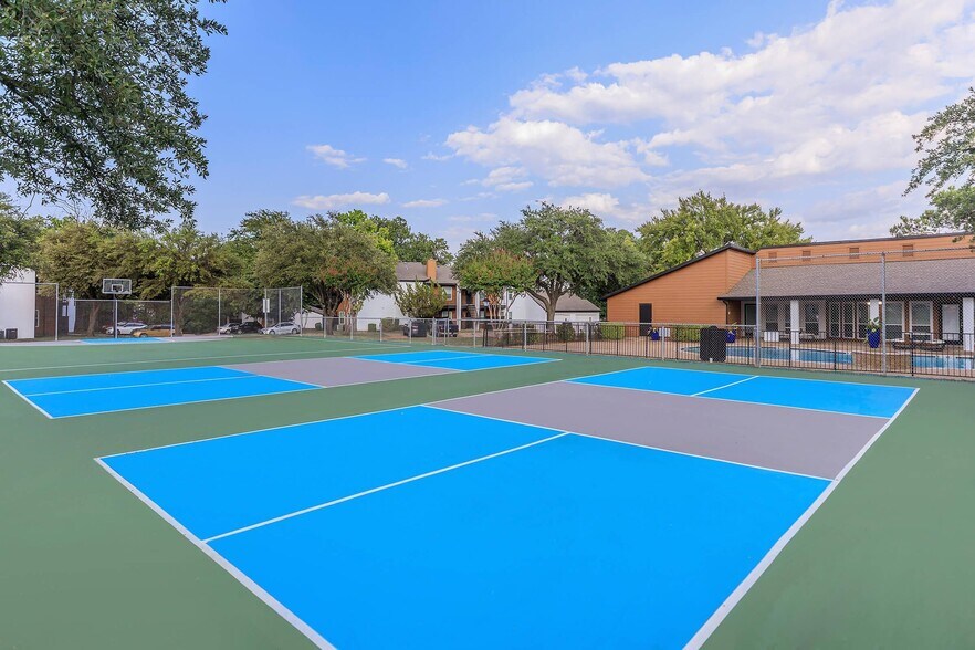 Building Photo - 1225 E Pleasant Run Rd