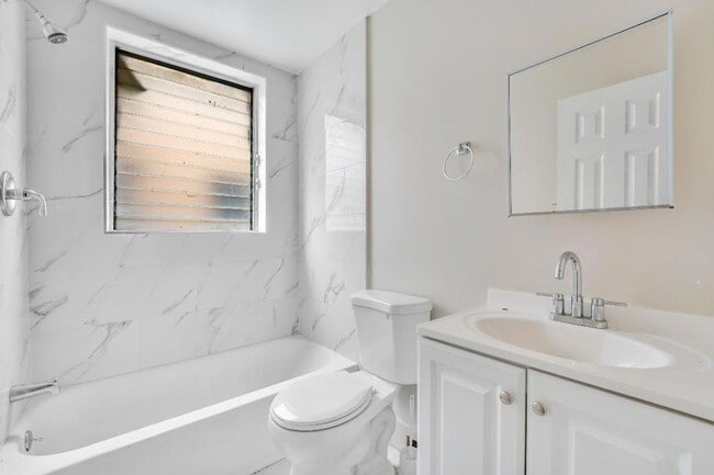 Building Photo - 1554 SW 5th St