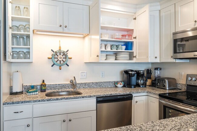 Building Photo - 128 Ashworth Ave