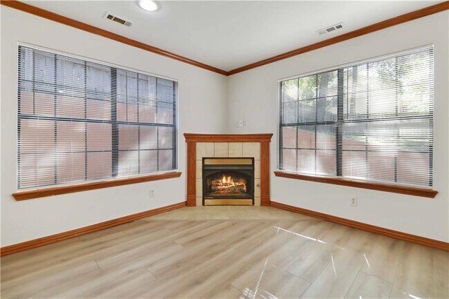 Building Photo - 2915 E Sterling Ct