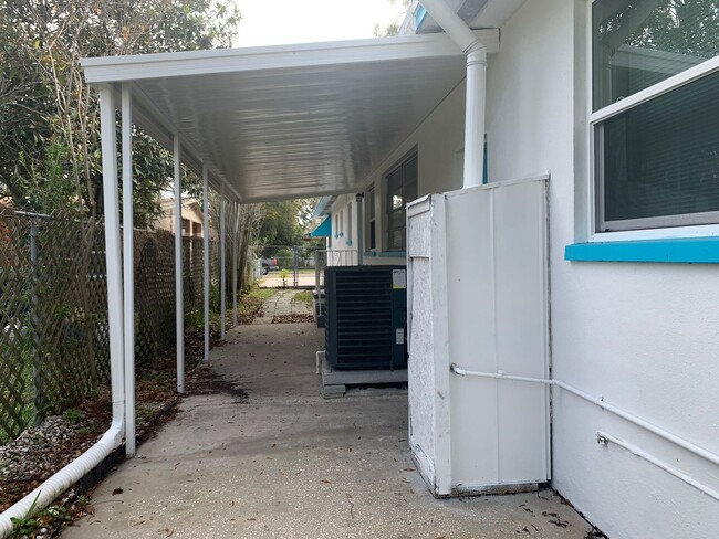 Building Photo - 4 Bedroom 2 Bath Spacious Home