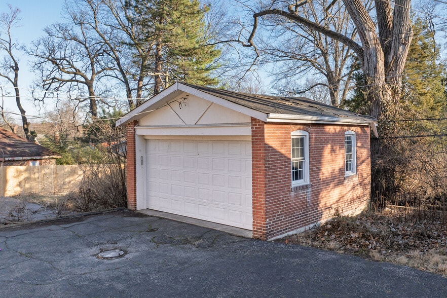 Building Photo - 7106 Forsyth Blvd