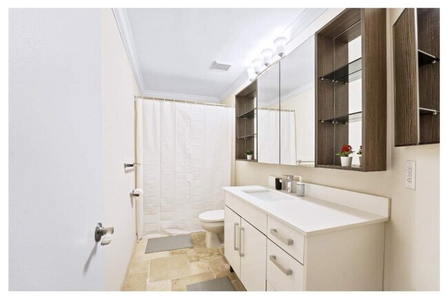 Building Photo - 43355 Cliffside Ct