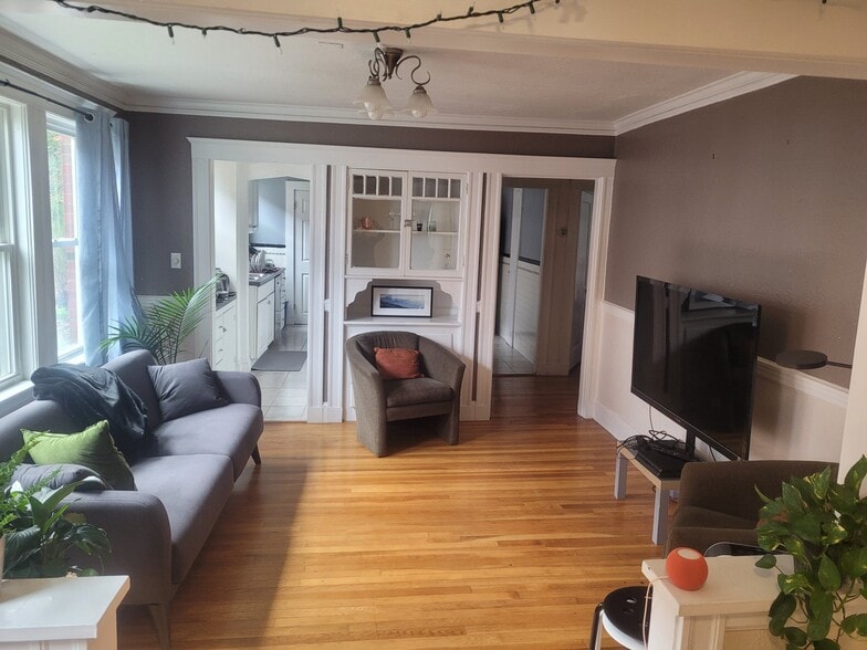 Building Photo - 86 Colborne Rd