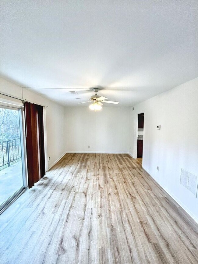 Building Photo - 1519 Sargeant Ct