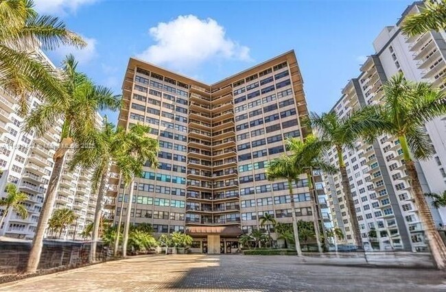 Building Photo - 3800 Galt Ocean Dr