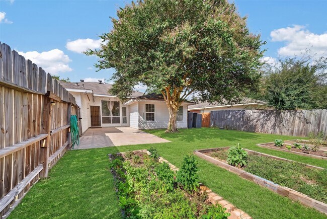 Building Photo - 15307 Flemington Ave