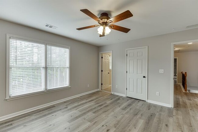 Building Photo - 1795 Lake Heights Cir