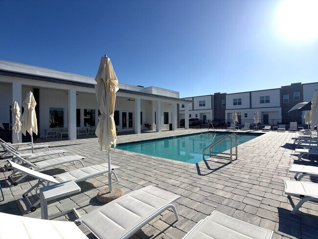 Building Photo - 332 Famagusta Dr