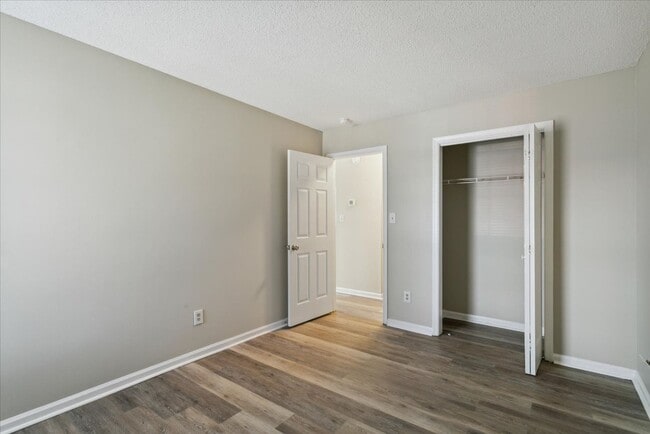 Building Photo - Updated 2 Bedroom 2 Bath Condo Near Fort Eustis and Williamsburg