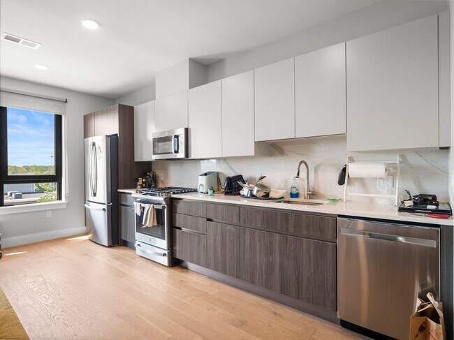 Building Photo - 9 Central St