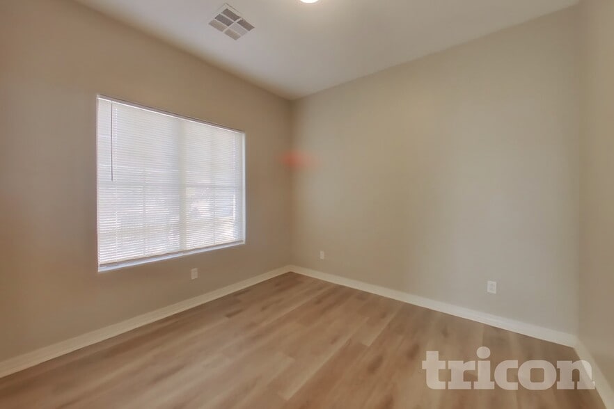 Building Photo - 504 W Beautiful Ln