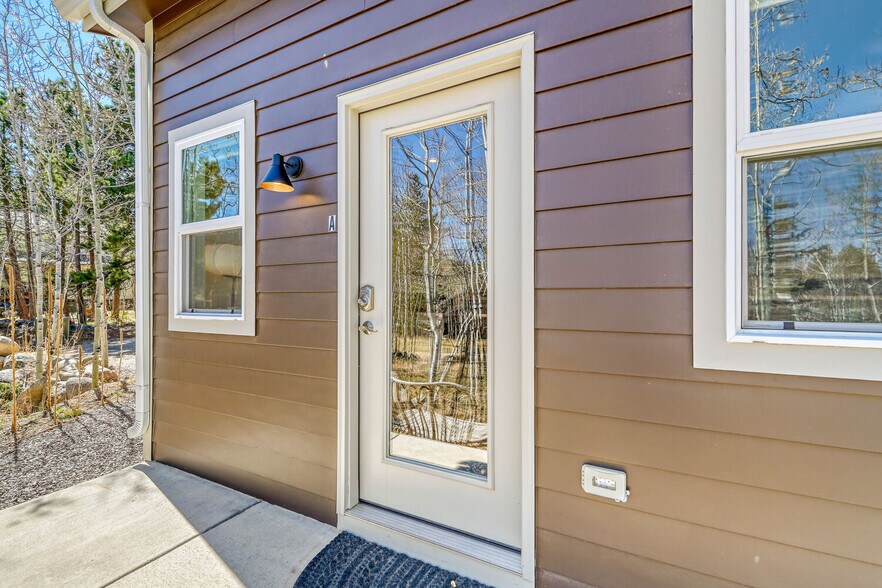 Building Photo - 196 S Caribou St