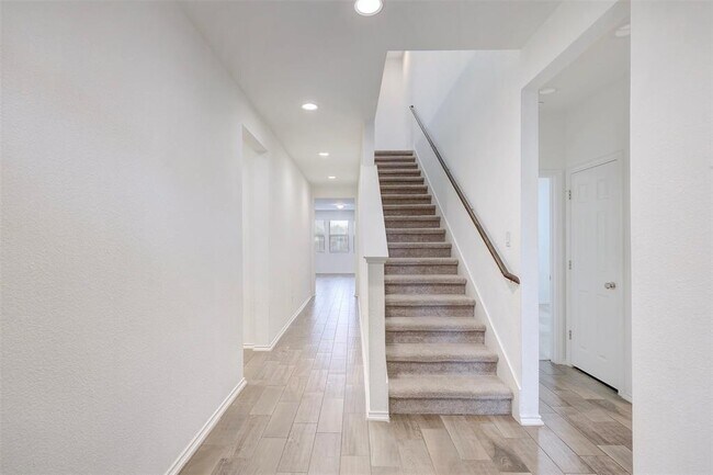 Building Photo - 307 Simmental Loop