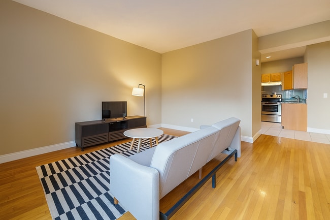 Building Photo - 19 Highgate St