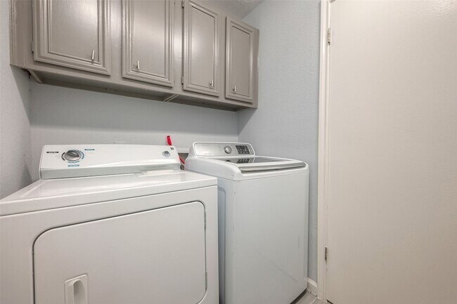 Building Photo - 1723 Rock Fence Dr