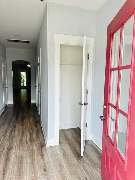 Building Photo - 6036 Gracious Dr