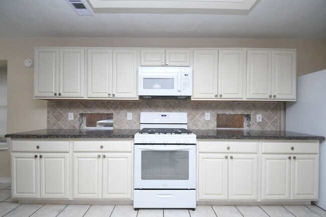Building Photo - 10430 Sanibel Falls Ct