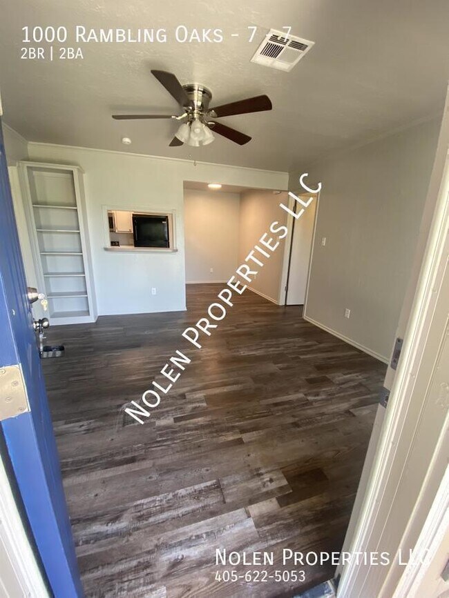 Building Photo - 1000 Rambling Oaks Dr