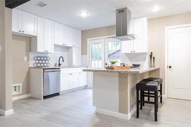 Building Photo - 10 N Wavy Oak Cir