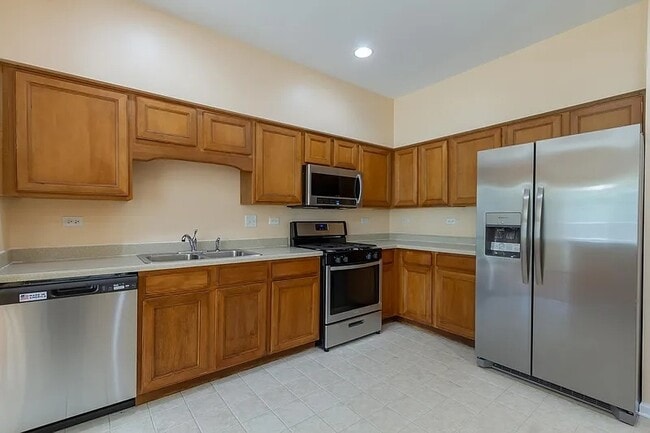 Building Photo - 1953 Fountain Grass Cir