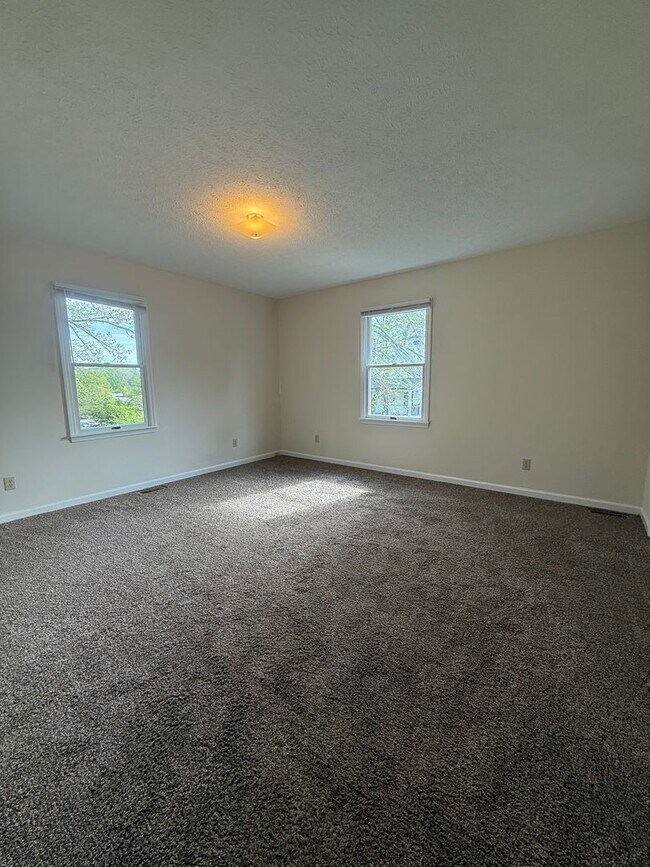 Building Photo - 1110 S Park Ave