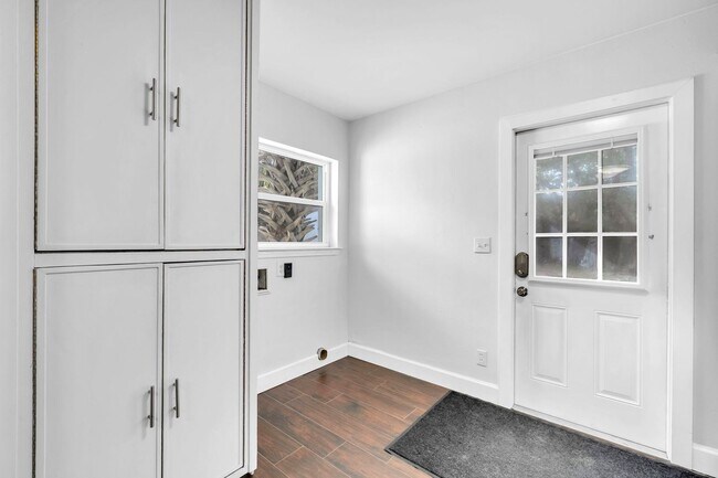 Building Photo - 358 Kepner Dr NE